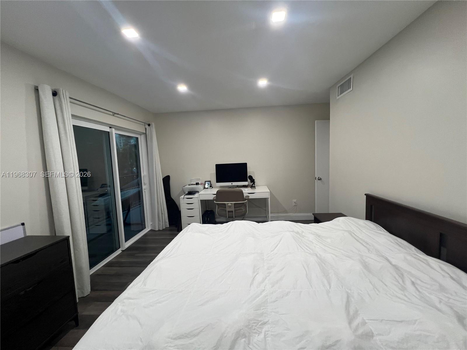 DOLPHIN CONDO - Residential