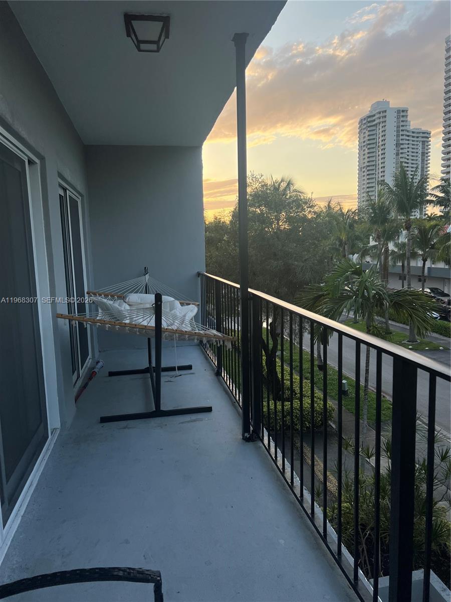 DOLPHIN CONDO - Residential