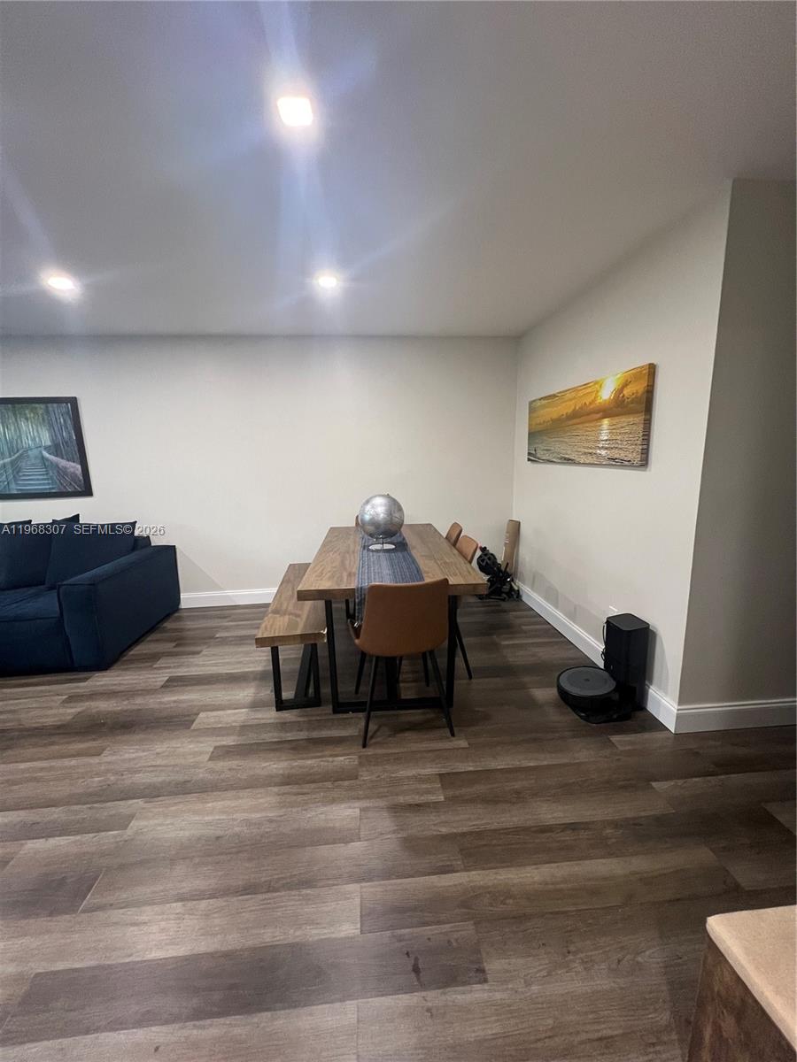 DOLPHIN CONDO - Residential