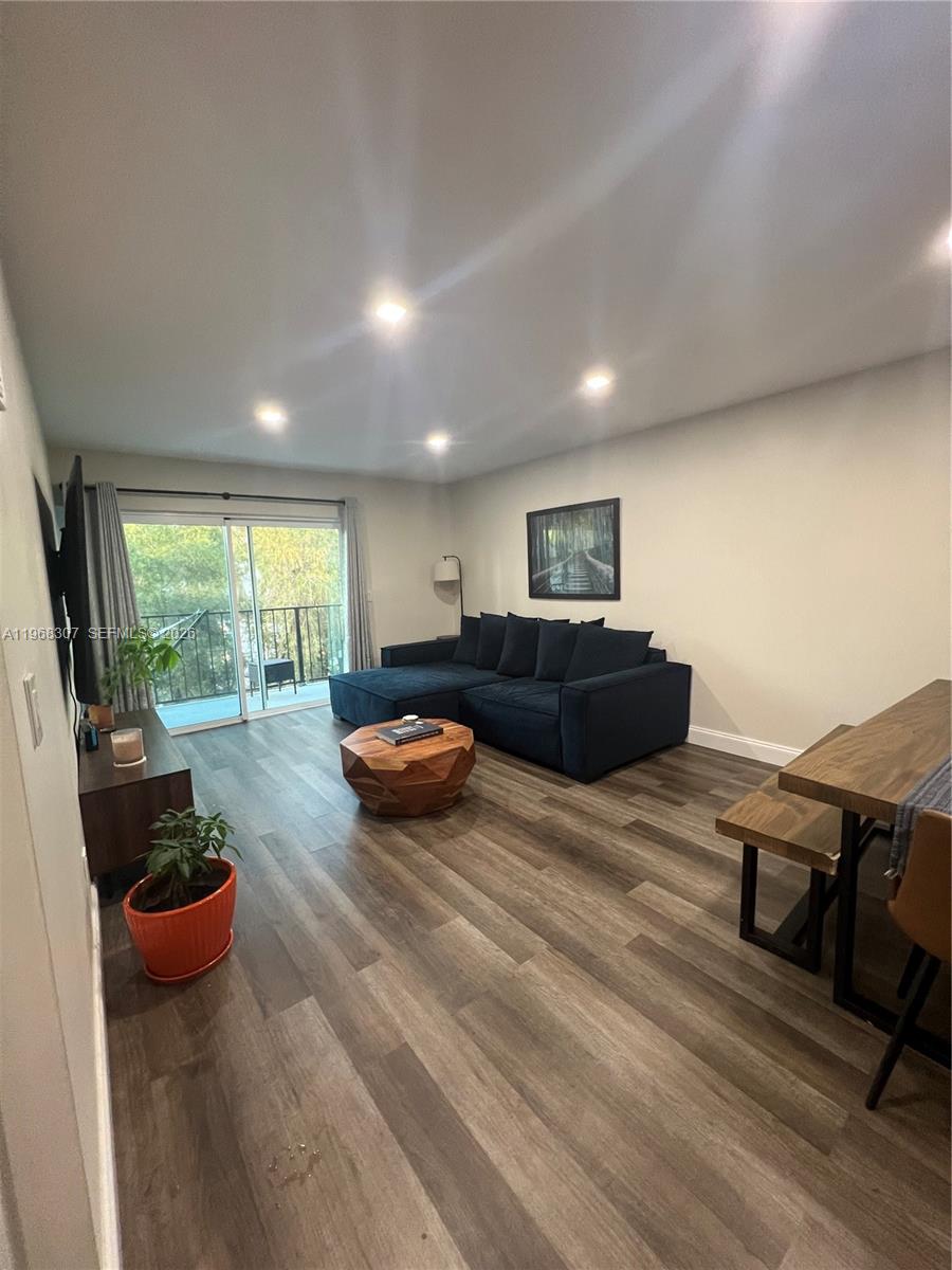 DOLPHIN CONDO - Residential