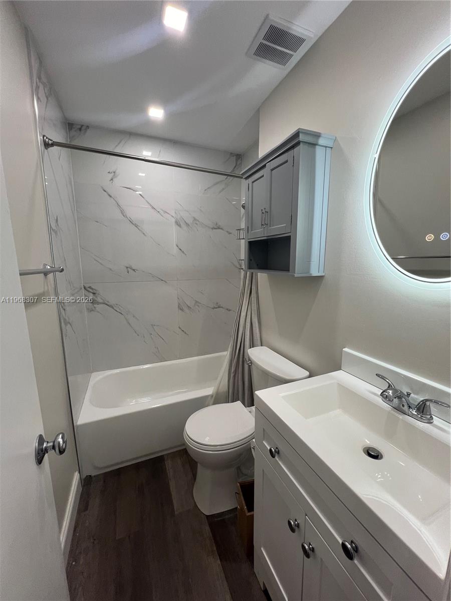 DOLPHIN CONDO - Residential