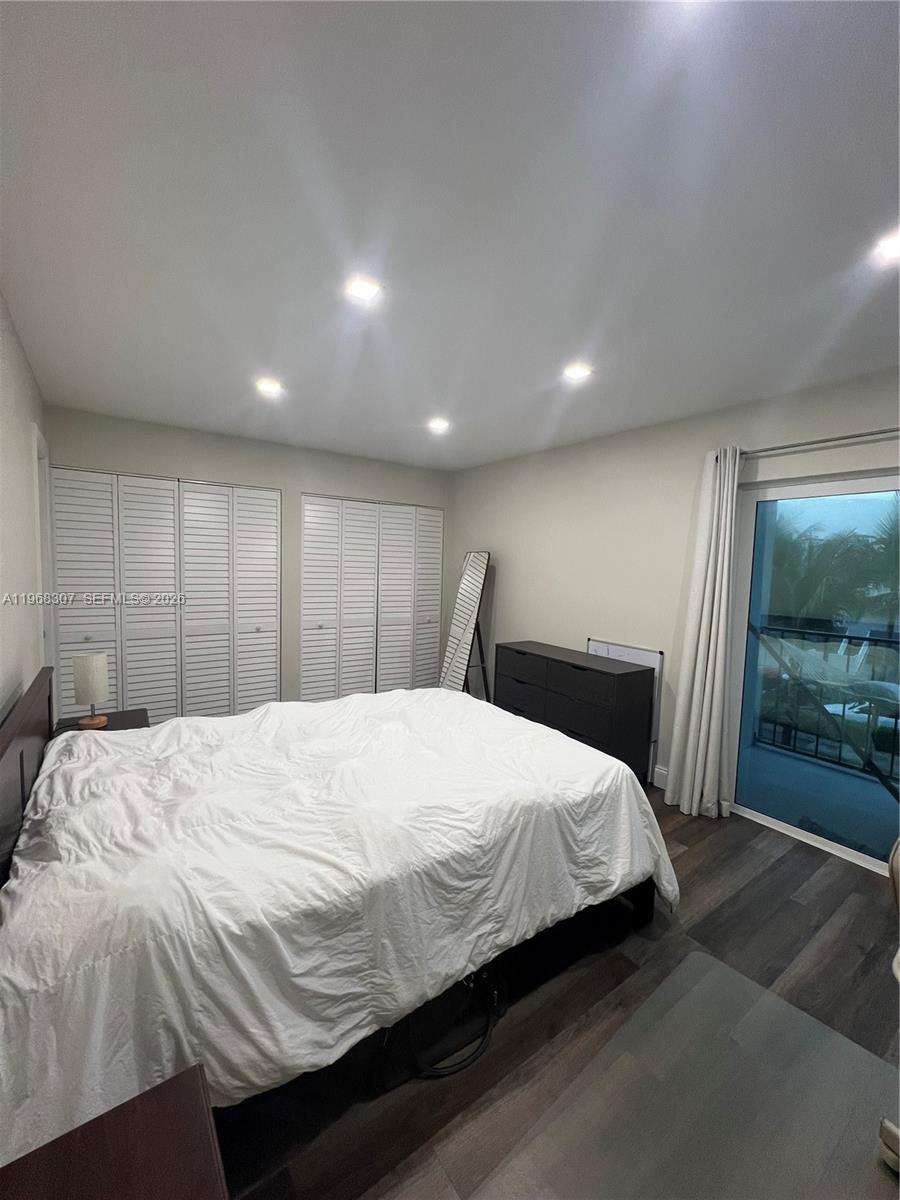 DOLPHIN CONDO - Residential