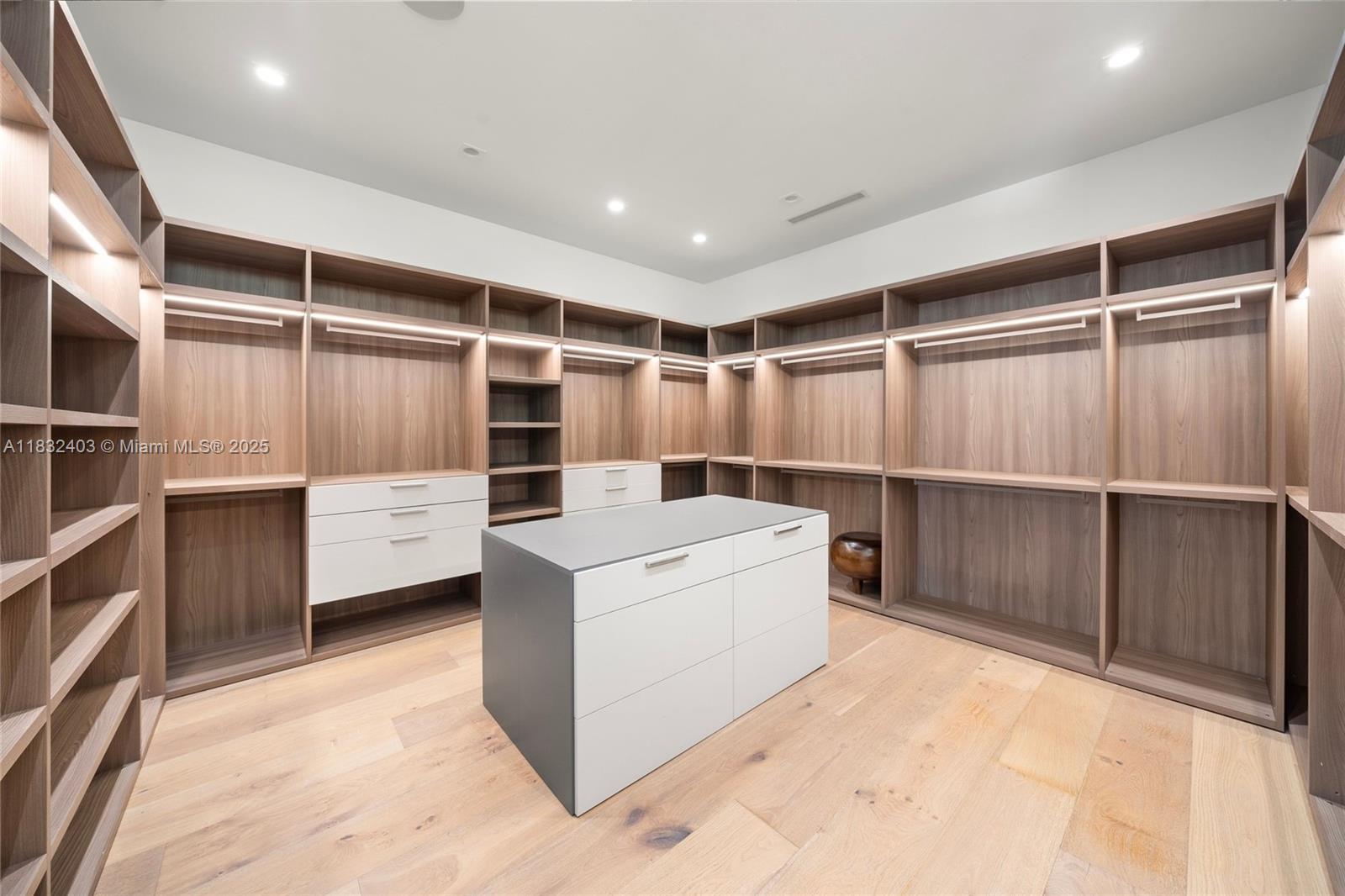 GRANADA PARK AMD - Residential