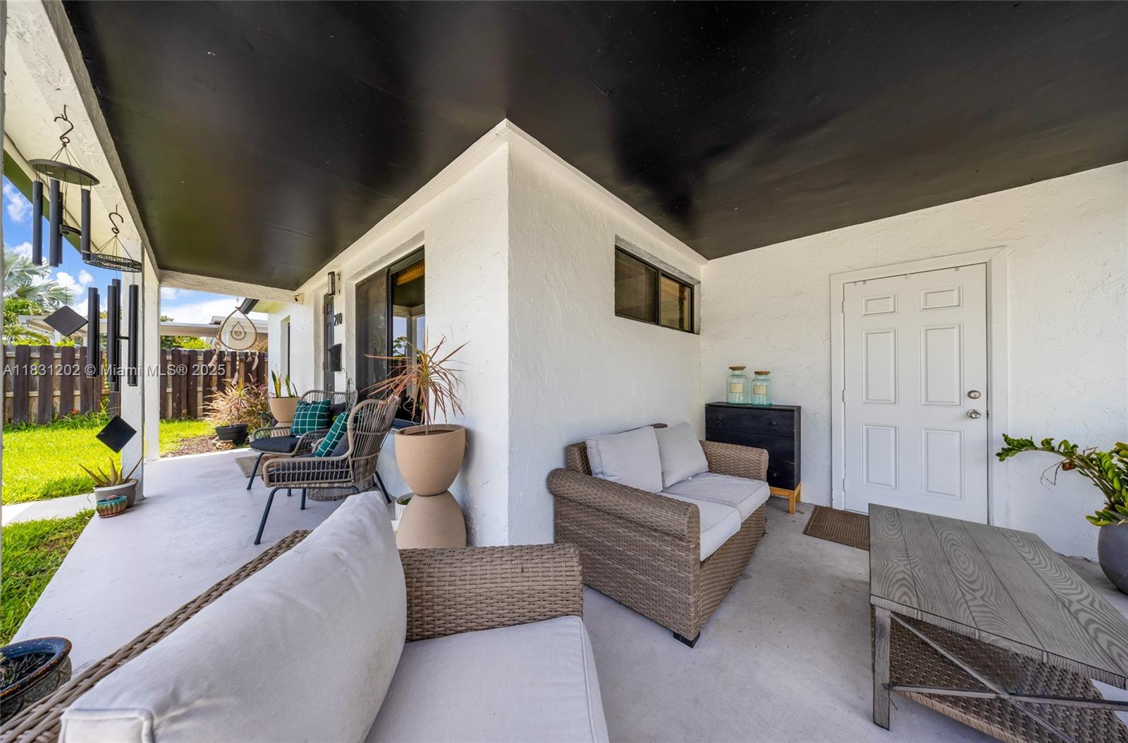 210 NE 51st Ct, Oakland Park, FL, 33334/$430,000 4 210 NE 51st Ct
