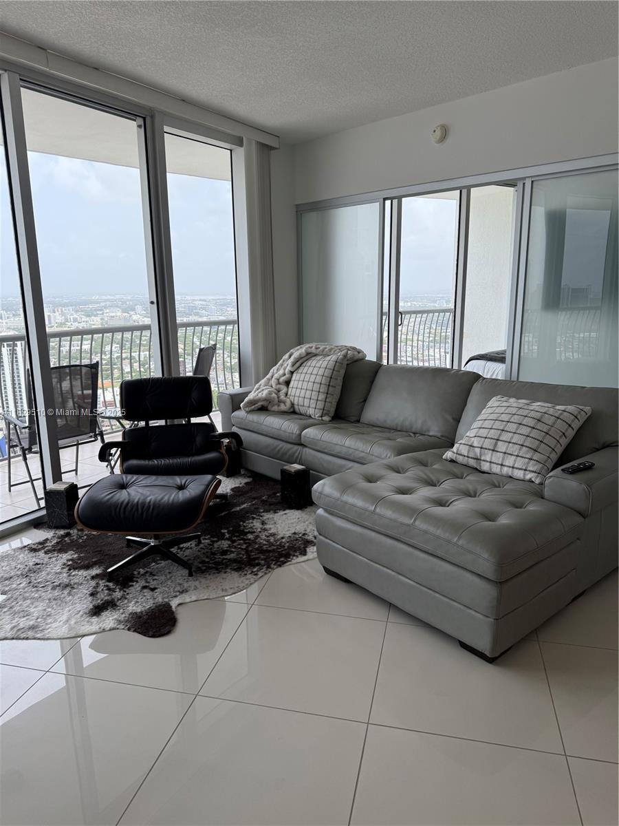 1750 N Bayshore Dr 5114