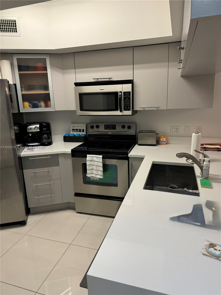 OPERA TOWER CONDO - Residential