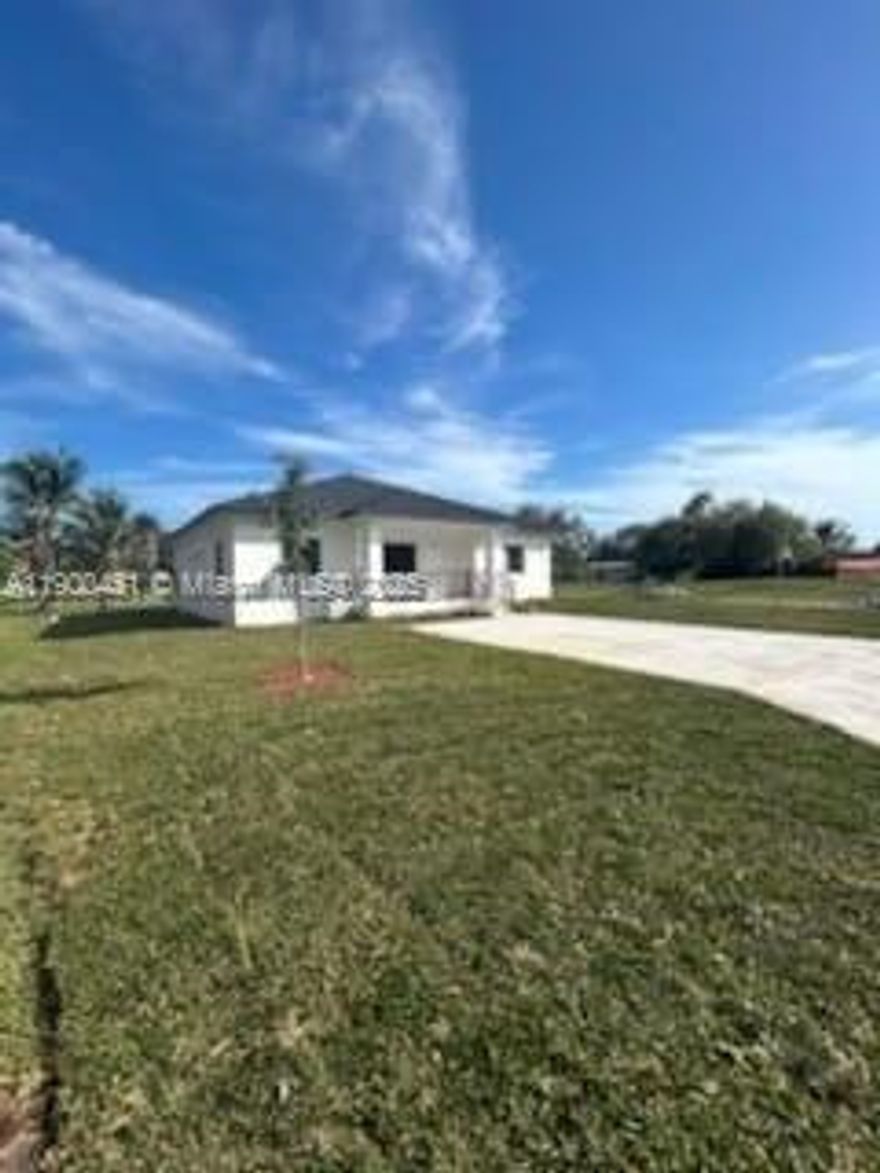 NEW CONSTRUCTION 4 BED 3 BATH OPEN FLOOR PLAN HOME STARTING OCTOBER 2025 AND TO BE COMPLETED BY JANUARY 16, 2026. GREAT LOCATION. PERFECT STARTER HOME. NO HOA. ALL TILED. TOP OF THE LINE KITCHEN CABINETS AND APPLIANCES. WILL NOT LAST. CALL LA