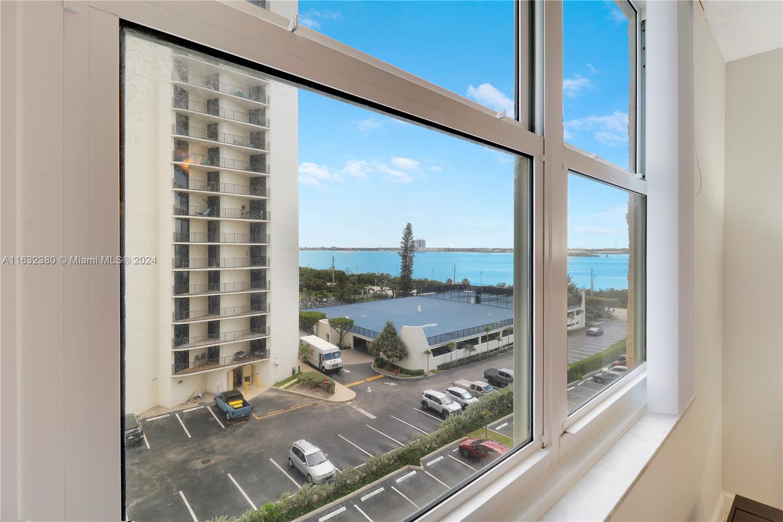 AQUARIUS CONDO - Residential