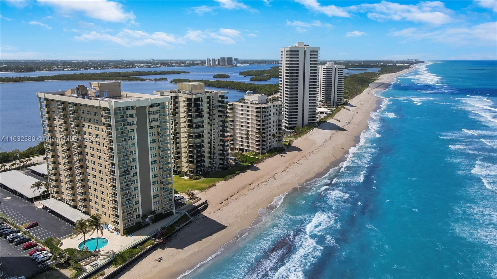 AQUARIUS CONDO - Residential