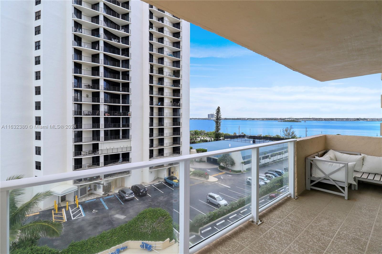 AQUARIUS CONDO - Residential