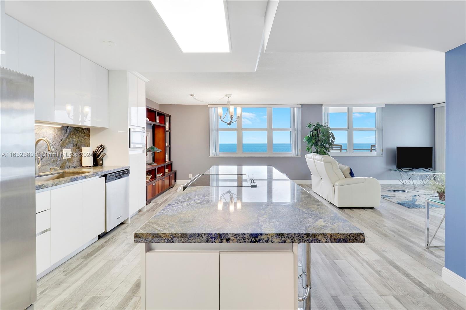 AQUARIUS CONDO - Residential