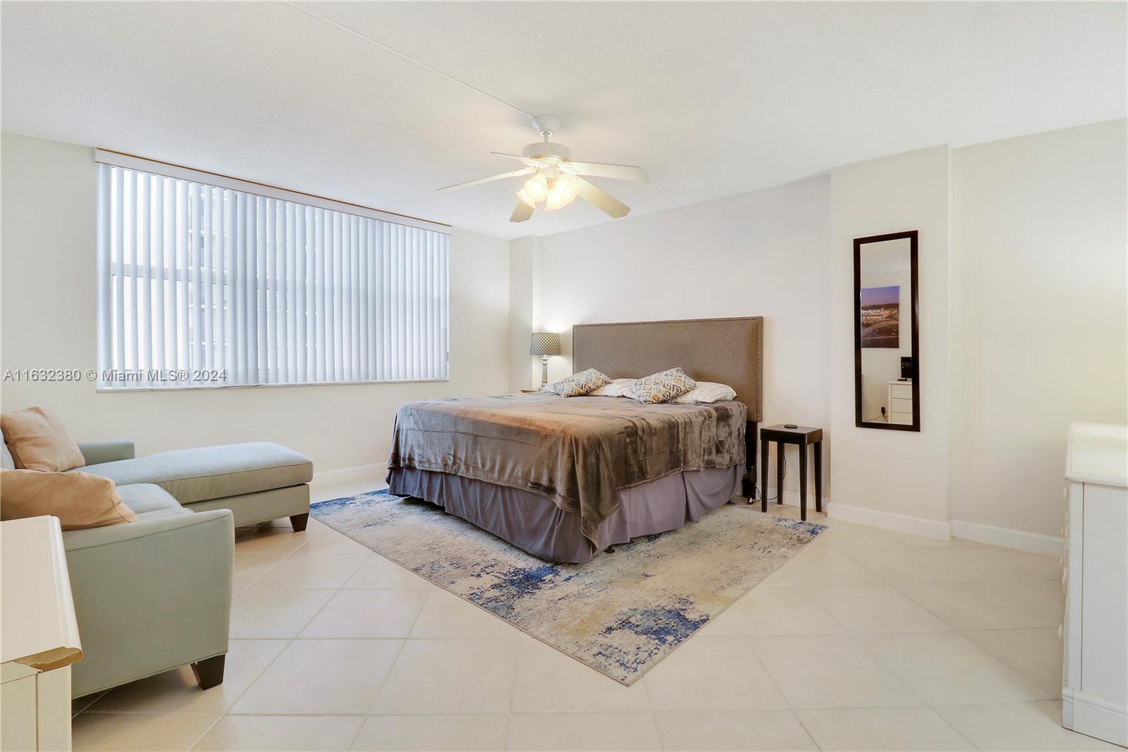 AQUARIUS CONDO - Residential