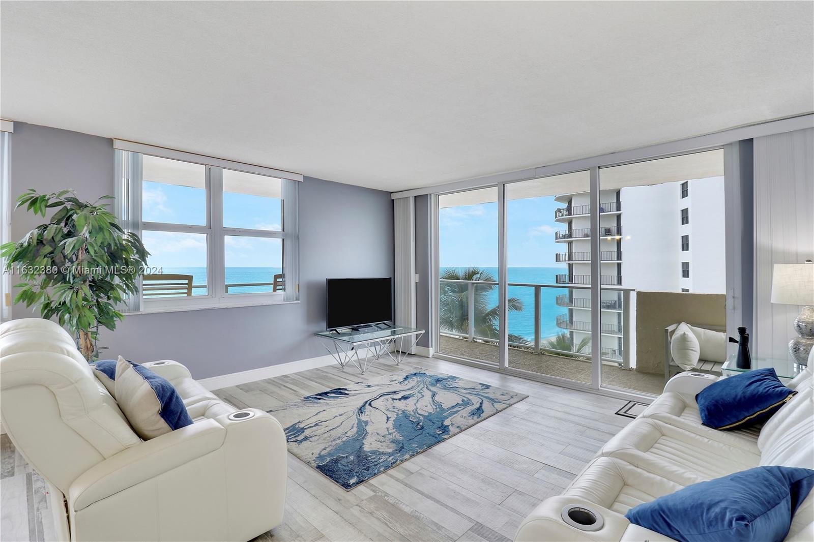AQUARIUS CONDO - Residential