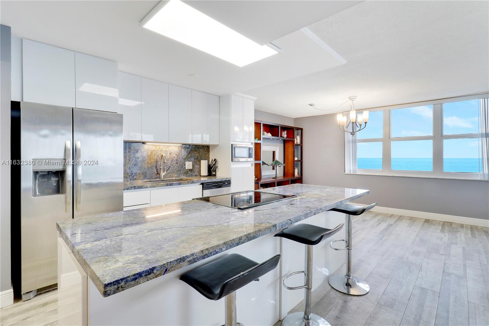 AQUARIUS CONDO - Residential
