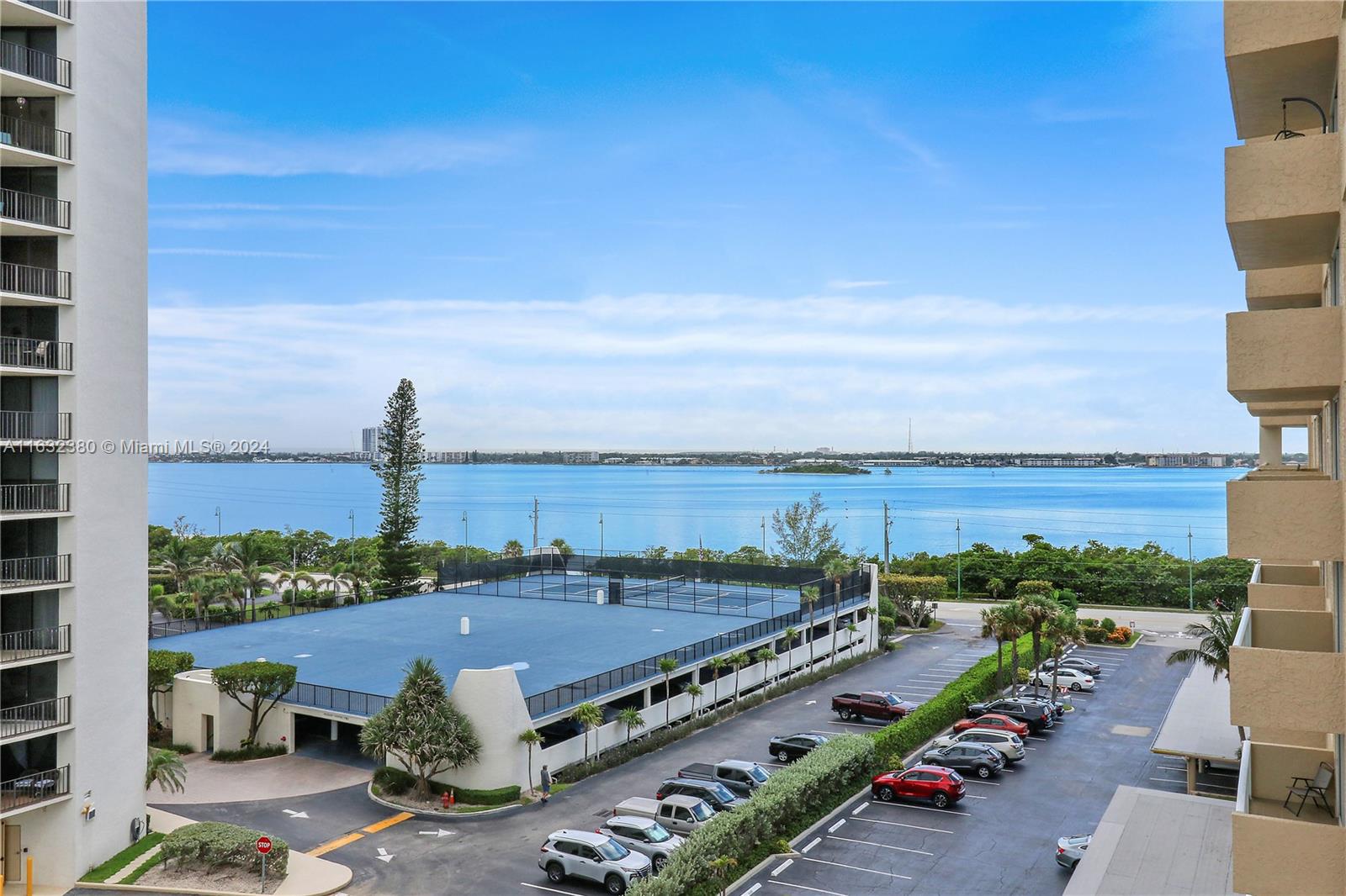 AQUARIUS CONDO - Residential