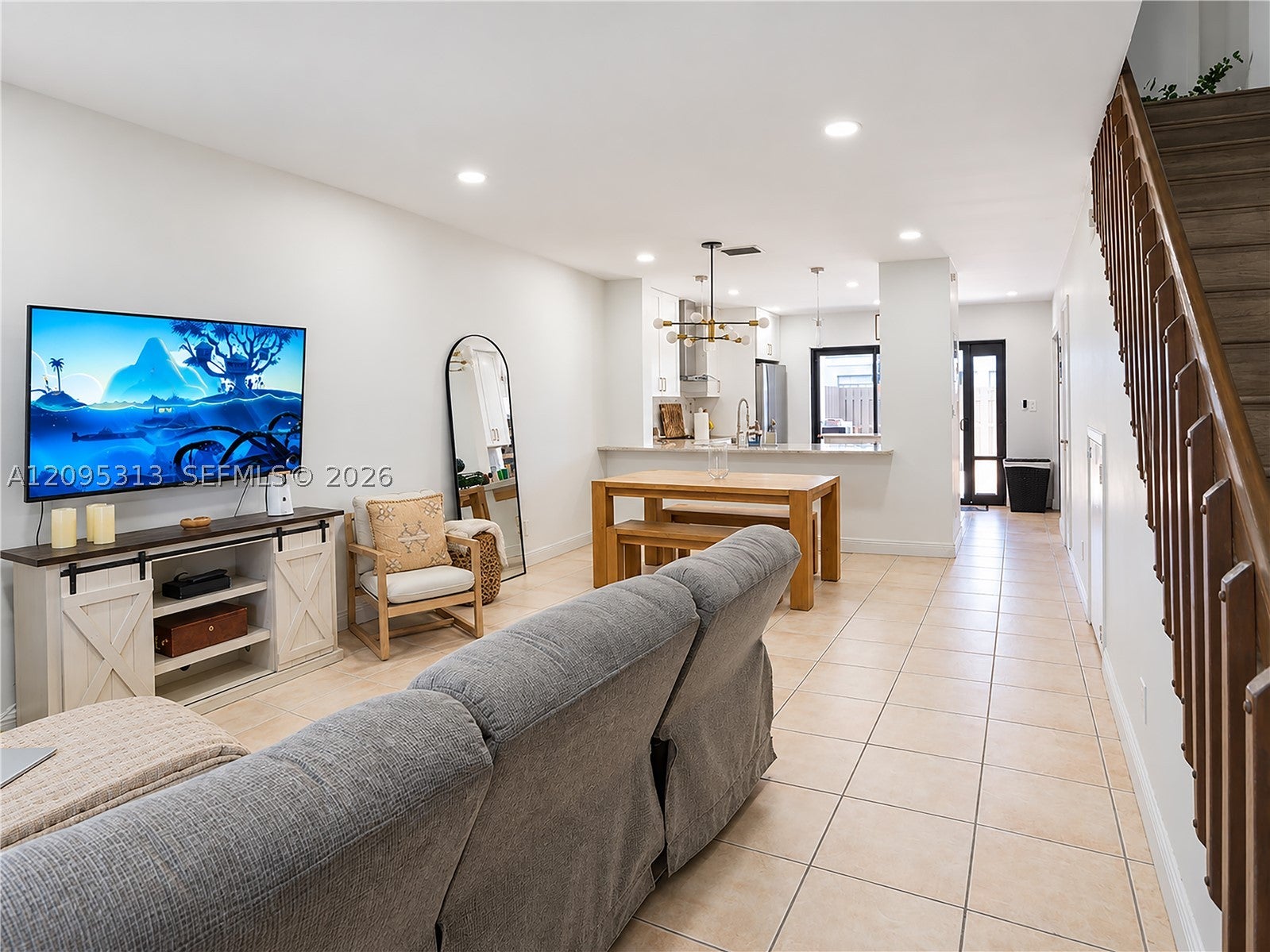 1046 NW 107th Ave, Pembroke Pines, FL, 33026/$424,900 2 1046 NW 107th Ave
