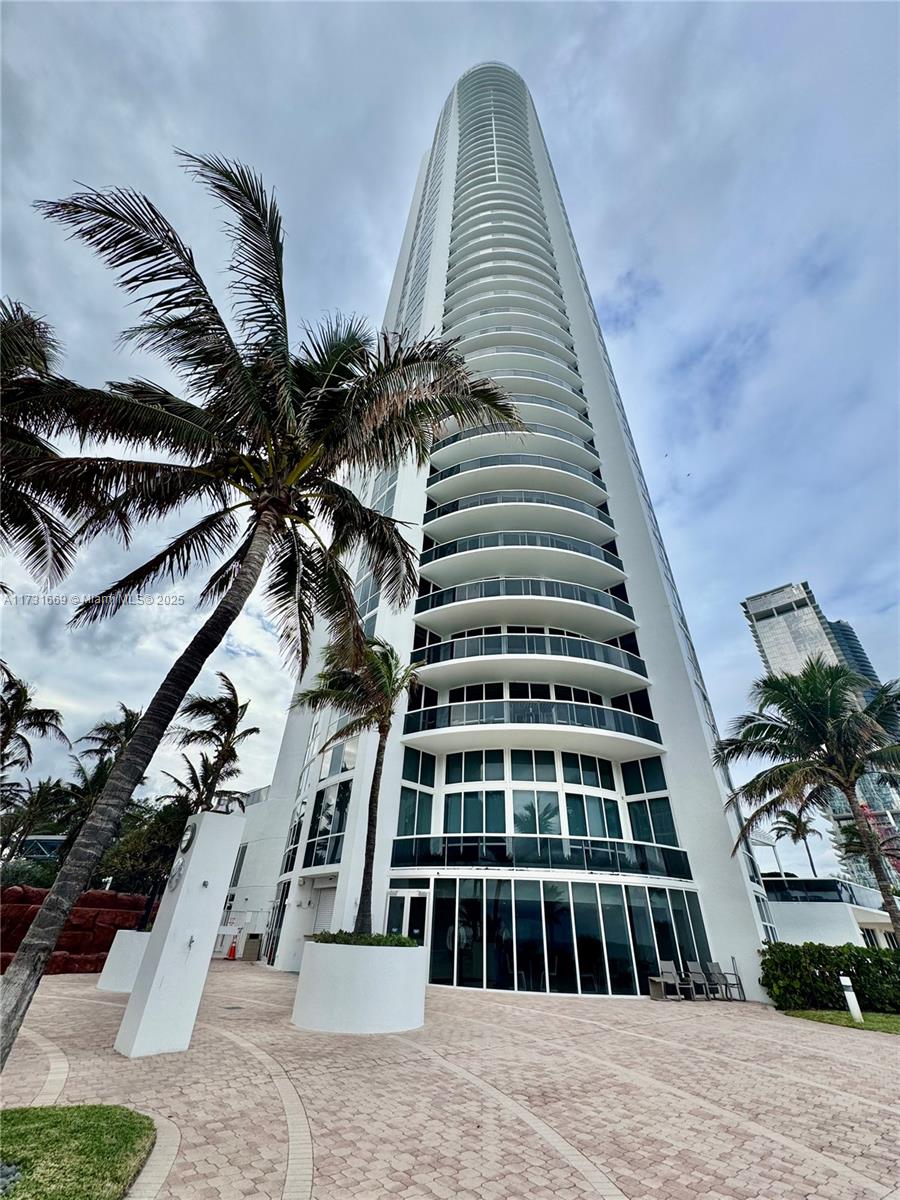 Rental Property at 18201 Collins Ave 3804, Sunny Isles Beach, Miami-Dade County, Florida - Bedrooms: 2 
Bathrooms: 4  - $16,500 MO.
