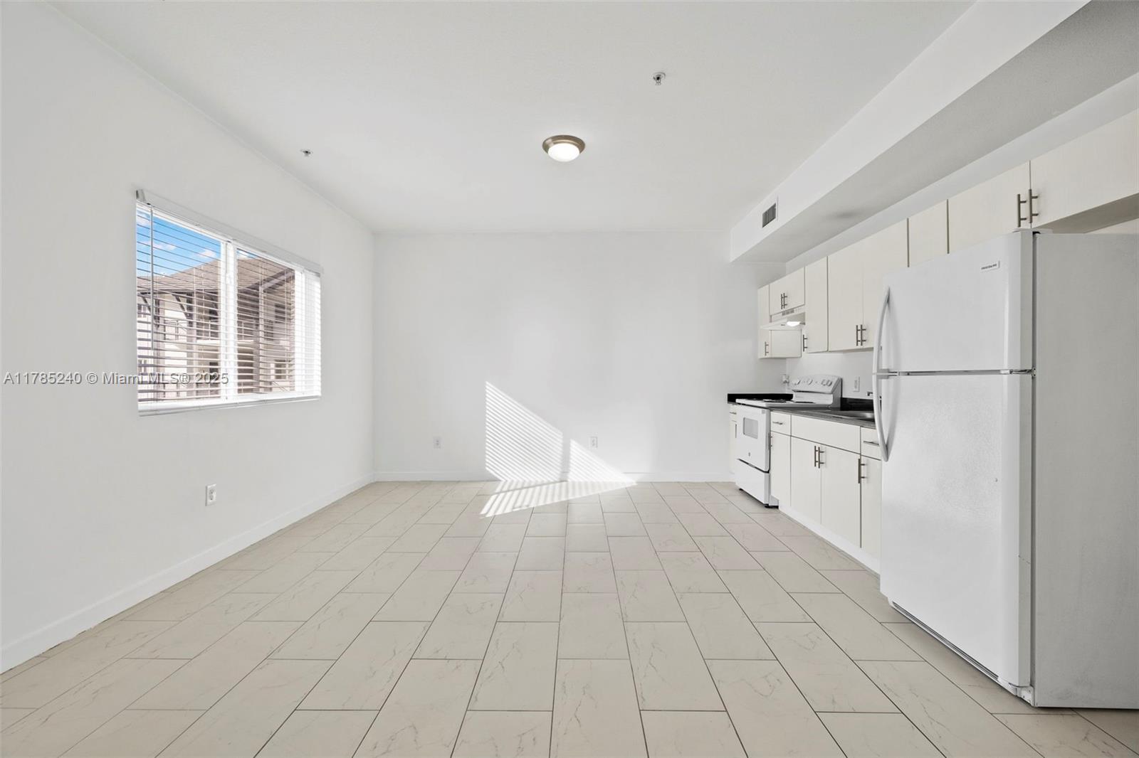 405 E 7th St 102
