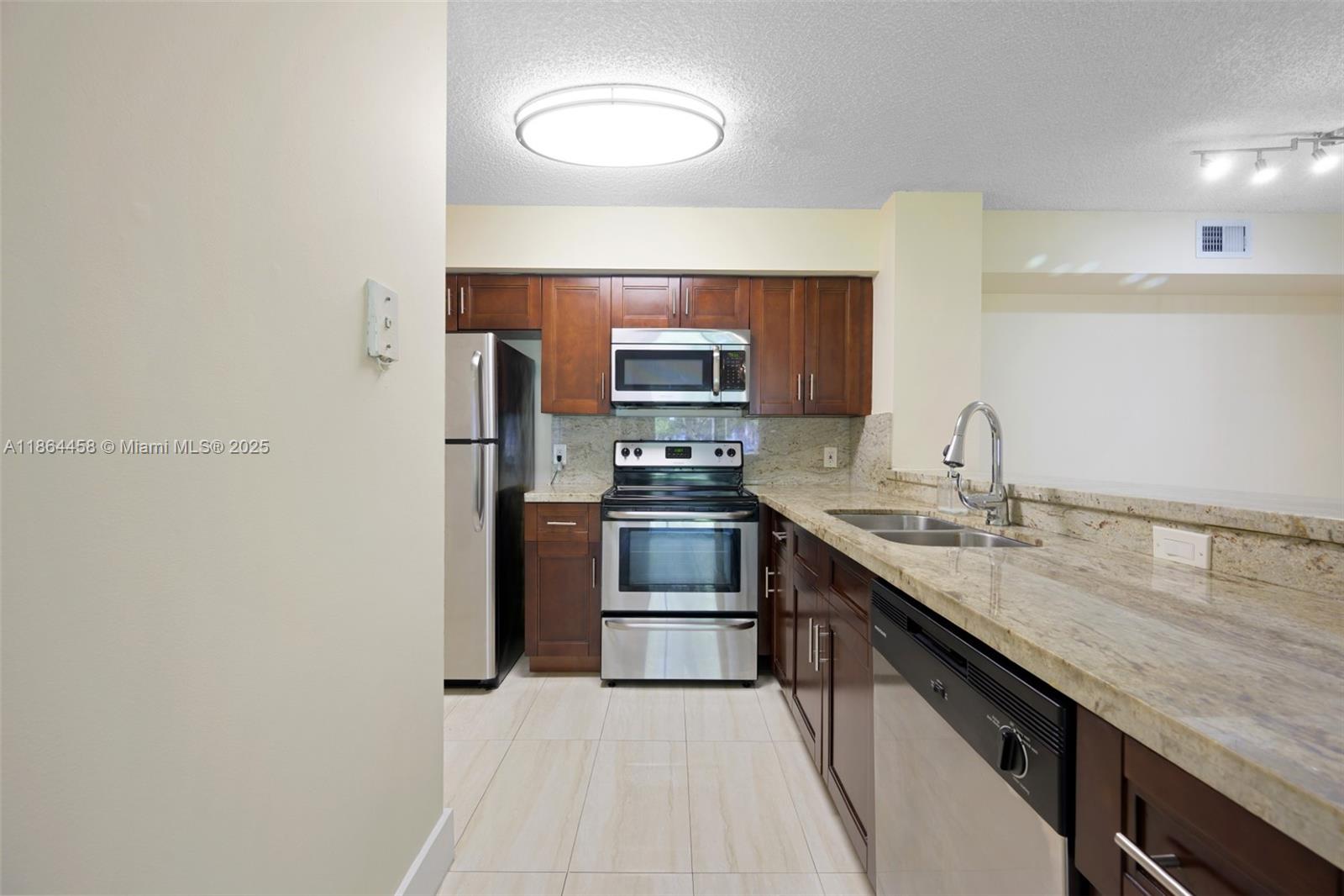 HOLLYWOOD PARC CONDOMINIUM - Residential