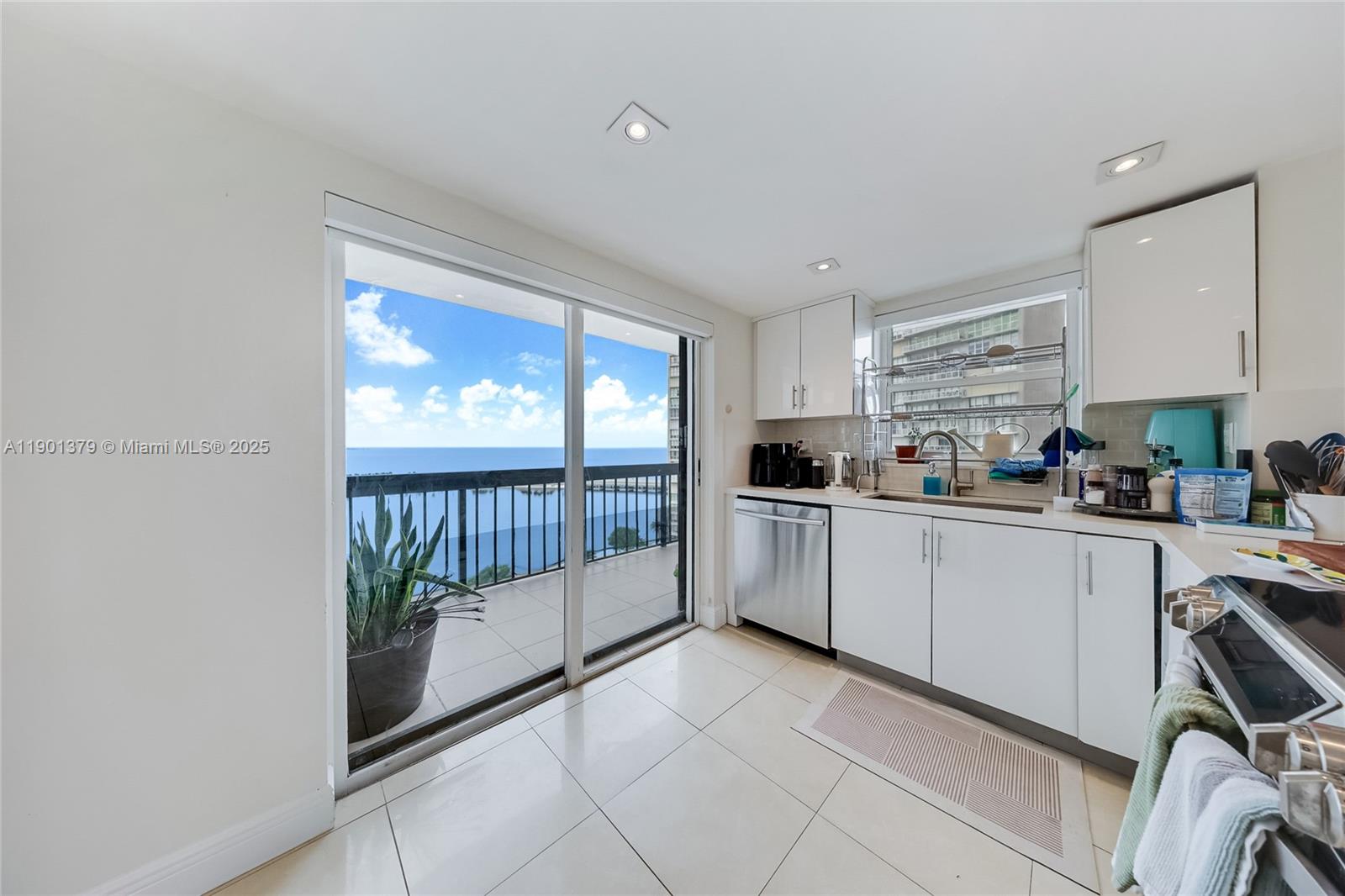 BRICKELL BAY CLUB CONDO - Residential Lease