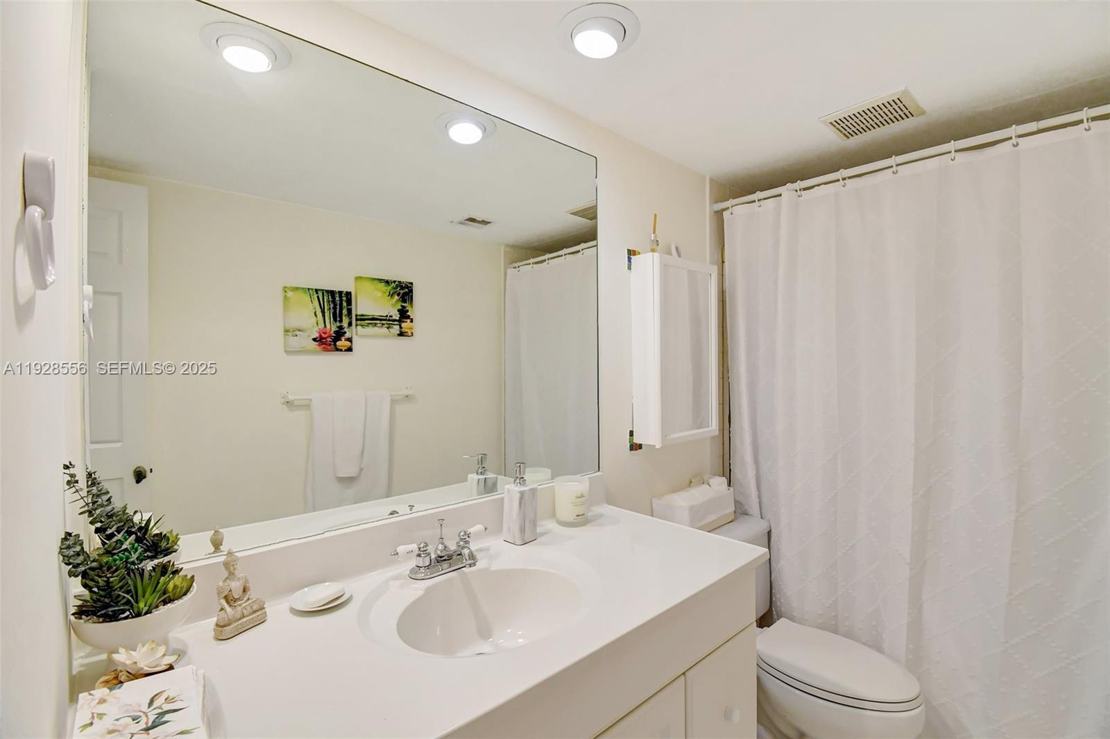 SKY LAKE VILLAS FIRST ADD - Residential