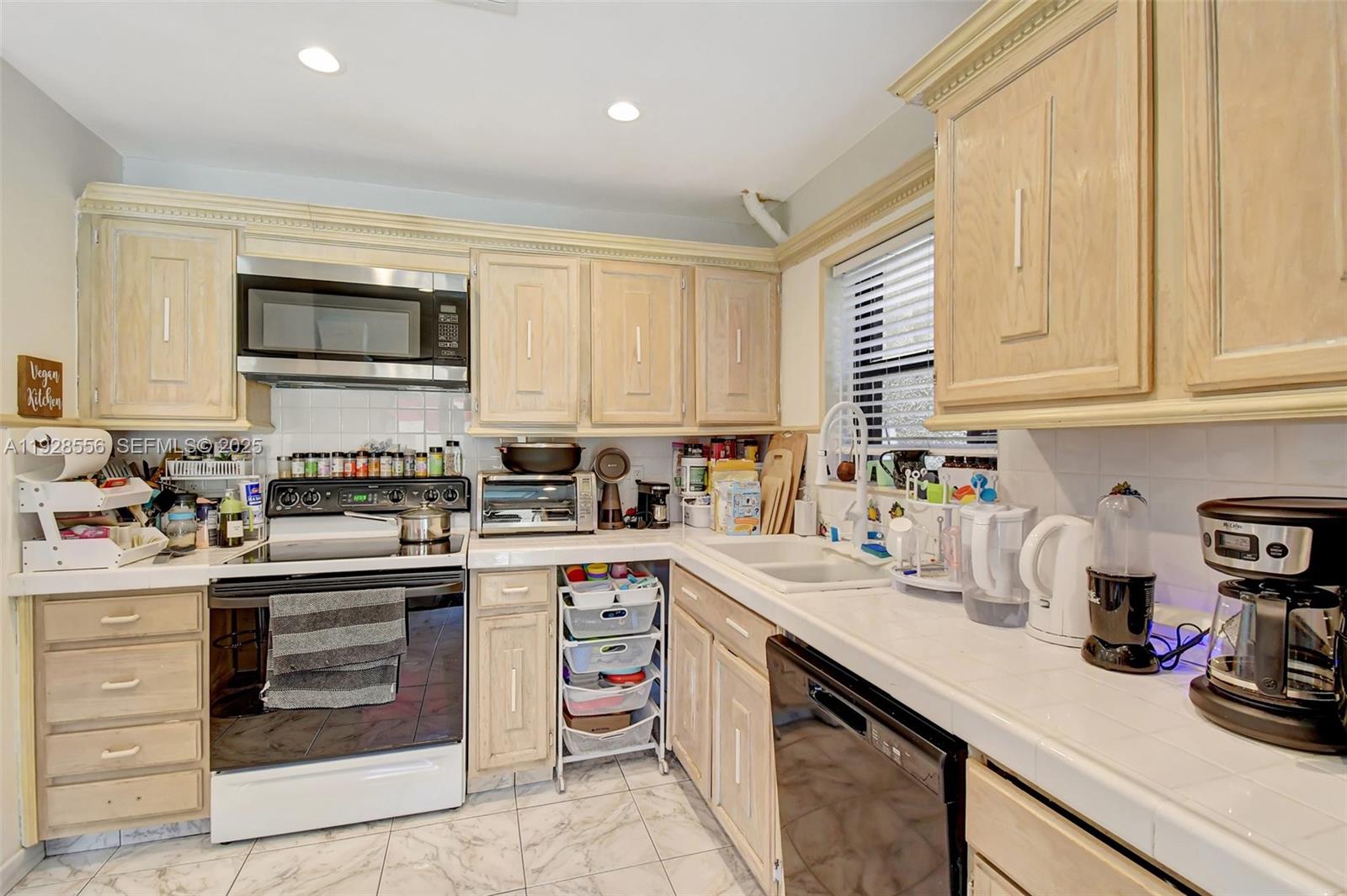 SKY LAKE VILLAS FIRST ADD - Residential