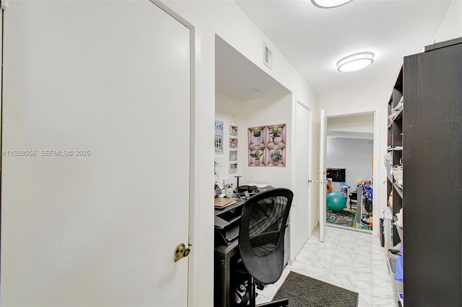 SKY LAKE VILLAS FIRST ADD - Residential