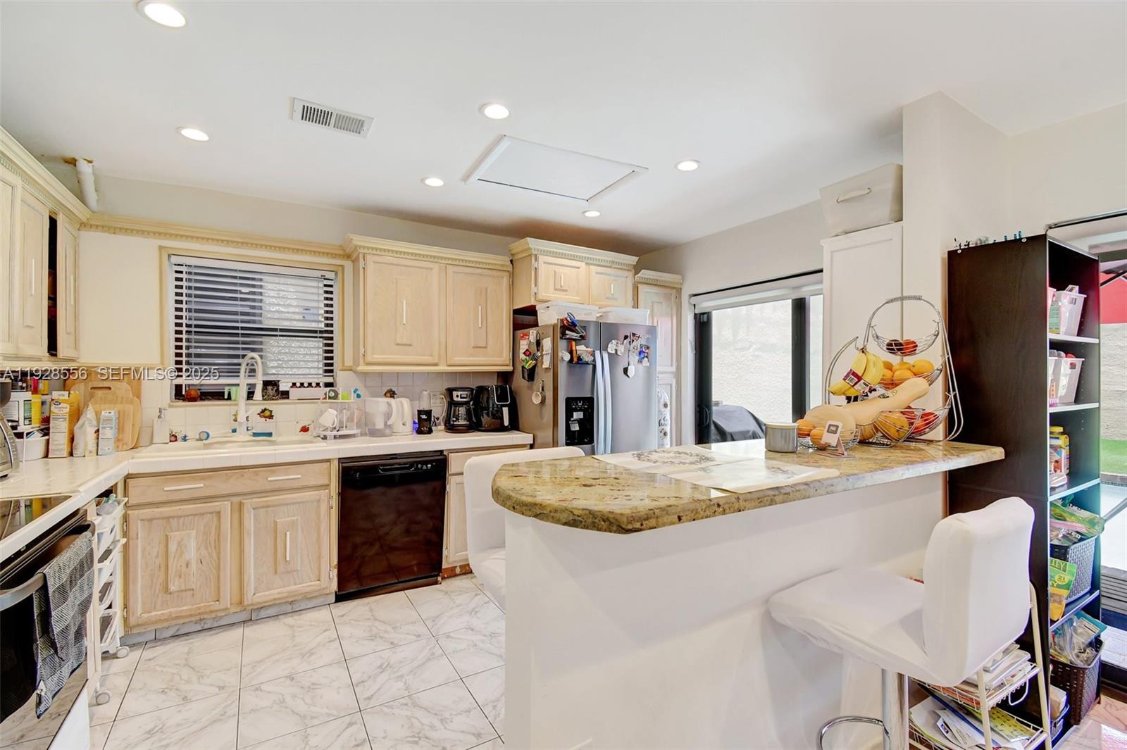 SKY LAKE VILLAS FIRST ADD - Residential