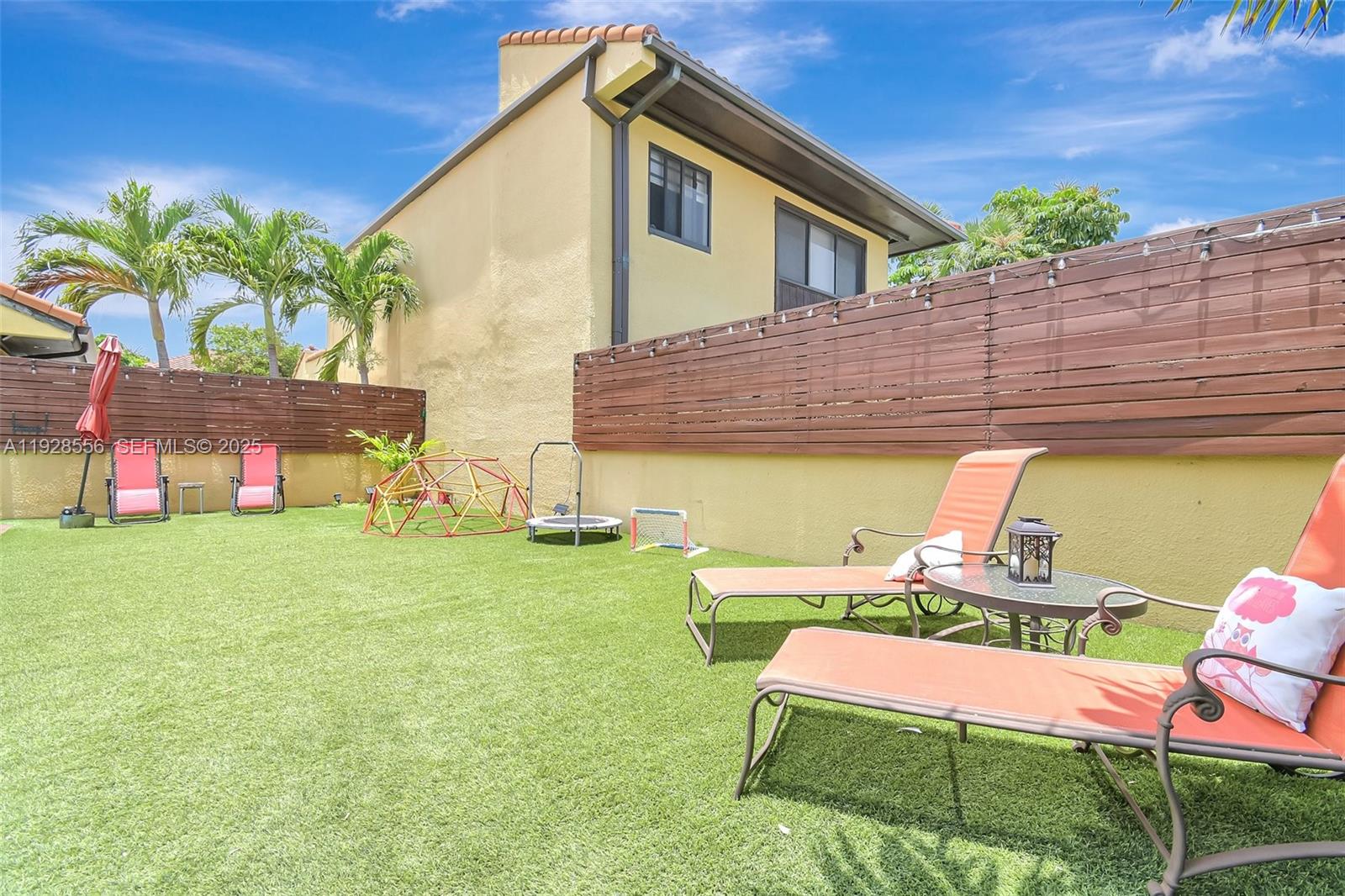 SKY LAKE VILLAS FIRST ADD - Residential