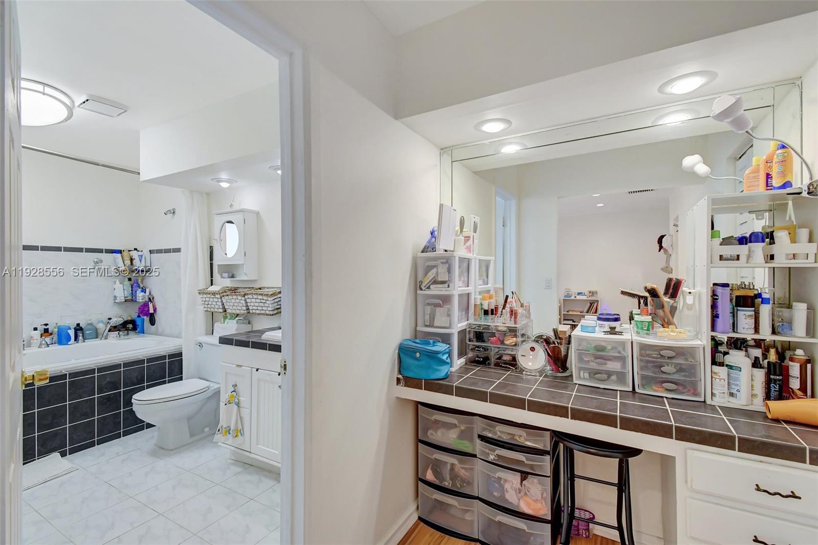 SKY LAKE VILLAS FIRST ADD - Residential