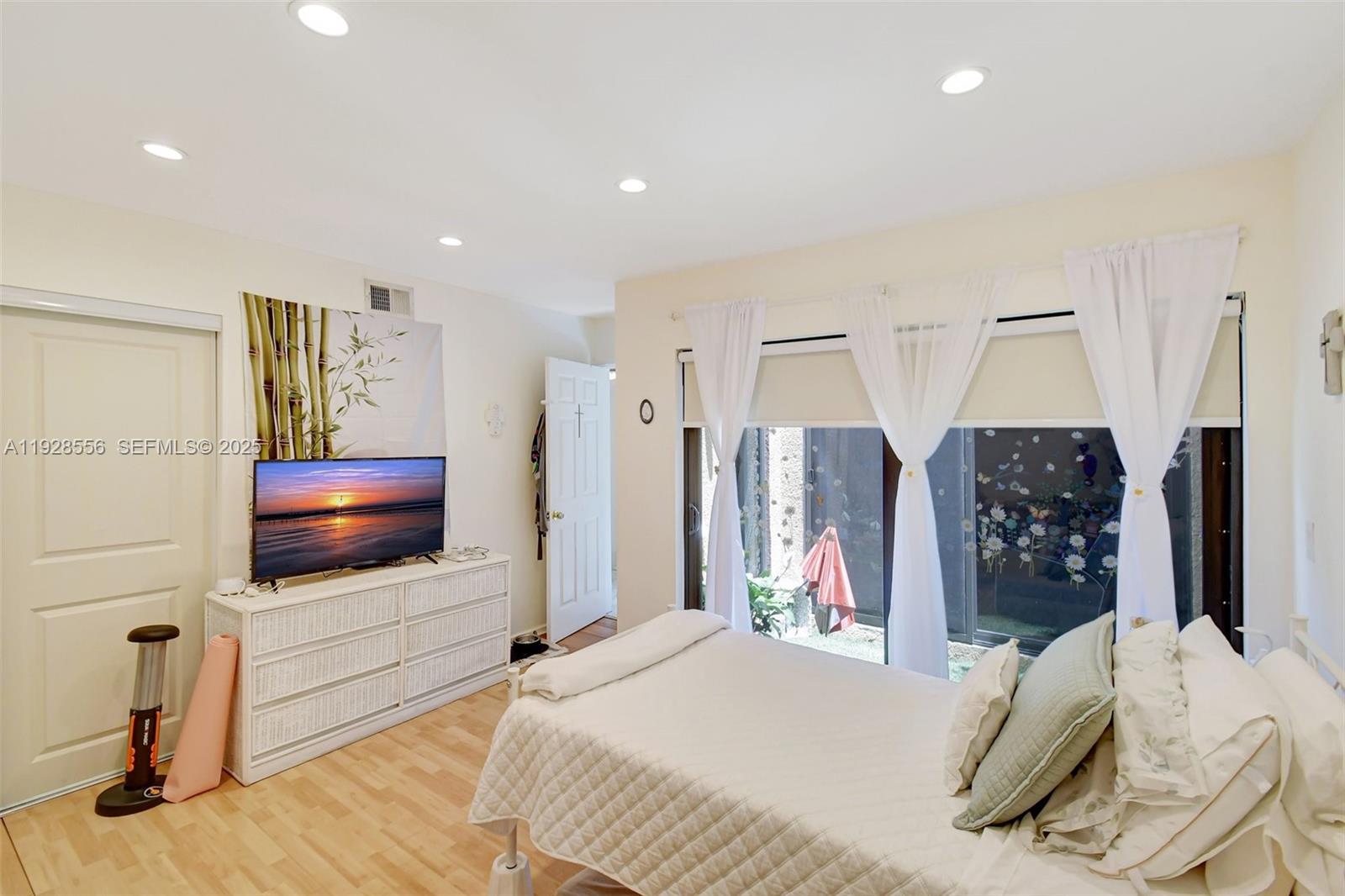 SKY LAKE VILLAS FIRST ADD - Residential