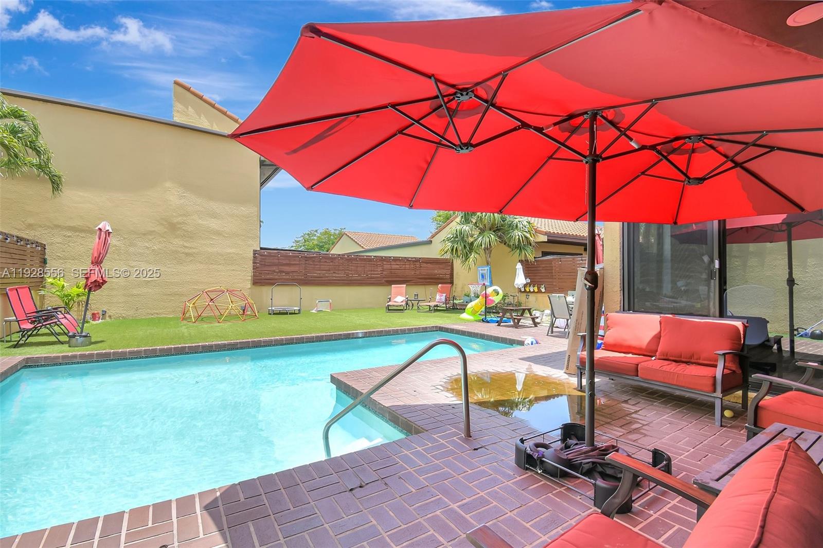 SKY LAKE VILLAS FIRST ADD - Residential