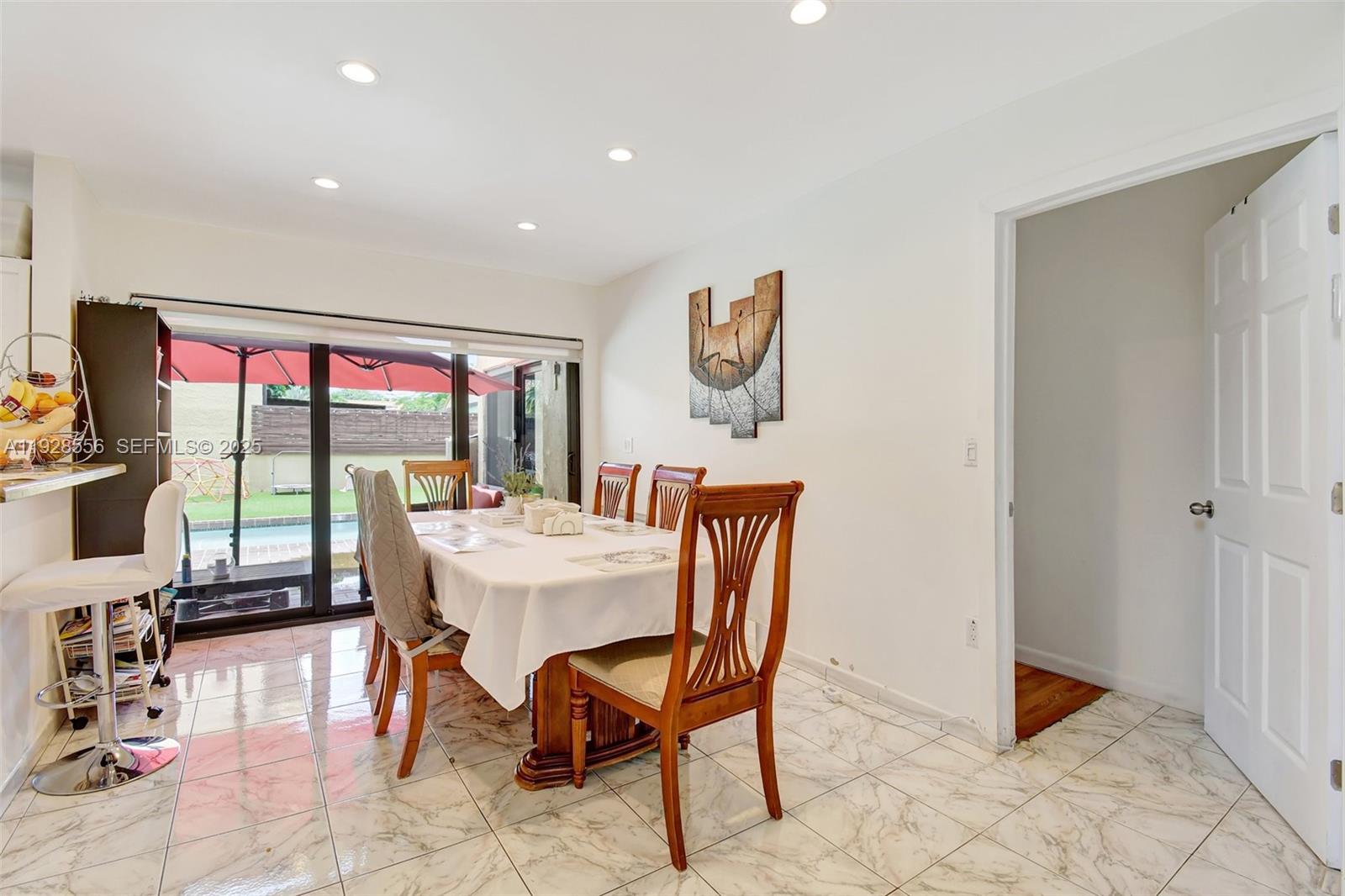 SKY LAKE VILLAS FIRST ADD - Residential