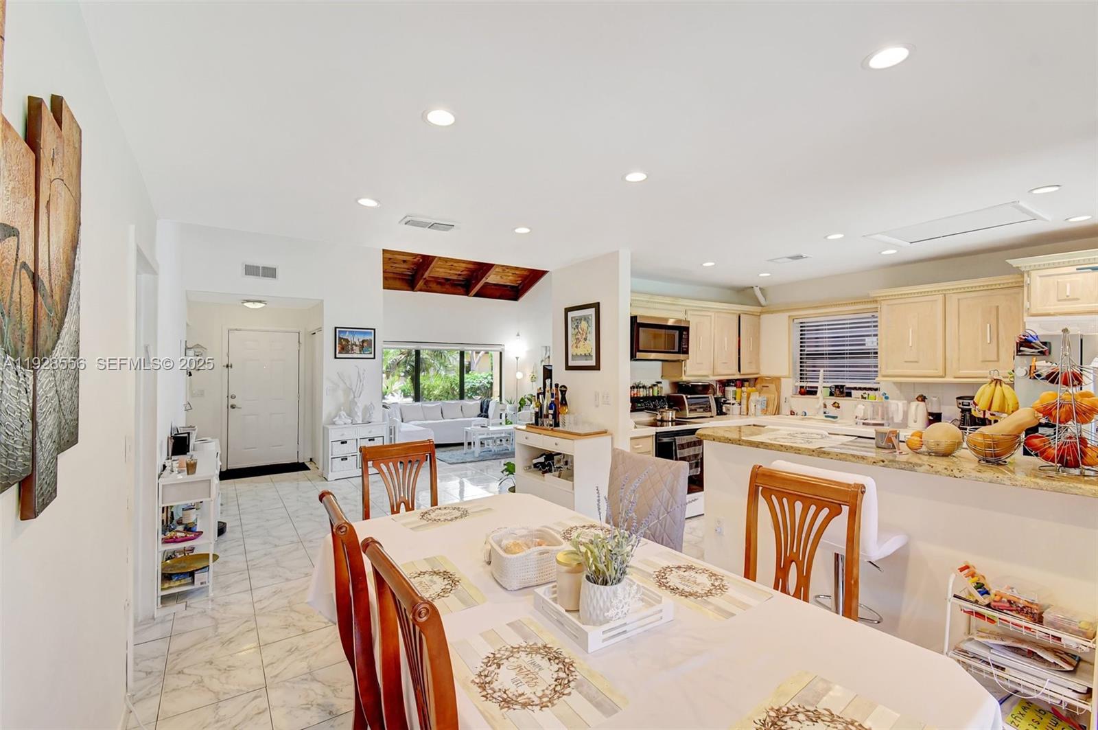 SKY LAKE VILLAS FIRST ADD - Residential