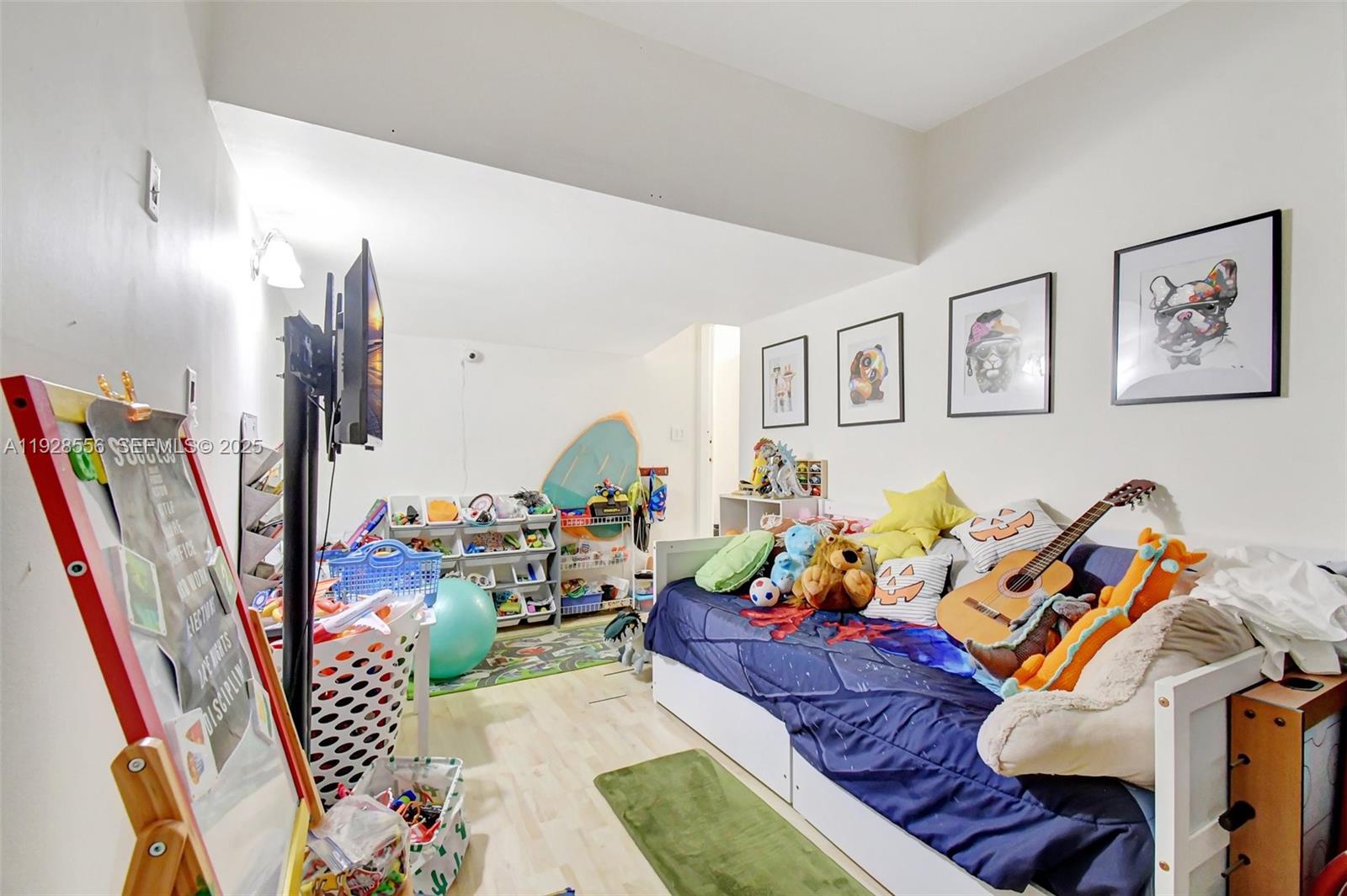 SKY LAKE VILLAS FIRST ADD - Residential