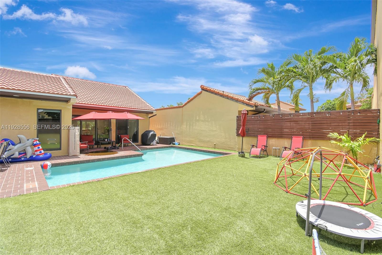 SKY LAKE VILLAS FIRST ADD - Residential