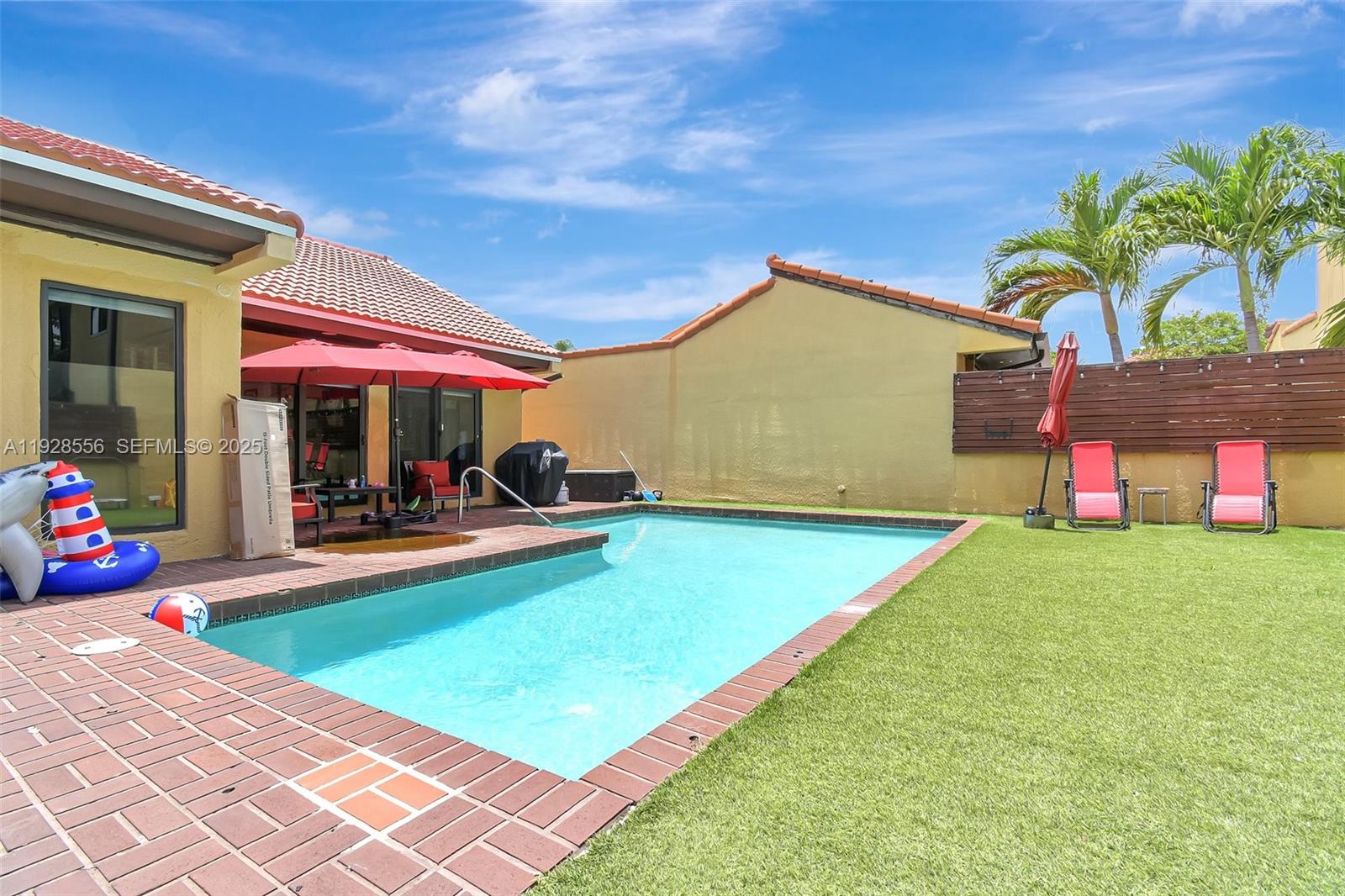 SKY LAKE VILLAS FIRST ADD - Residential