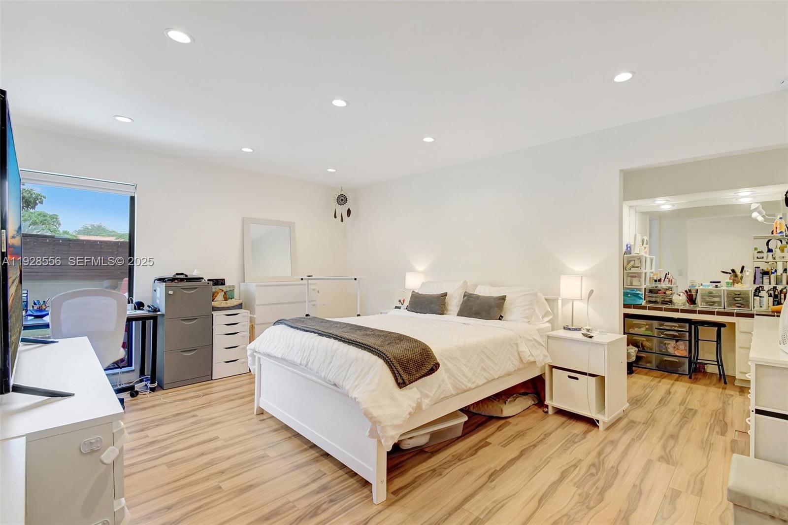 SKY LAKE VILLAS FIRST ADD - Residential