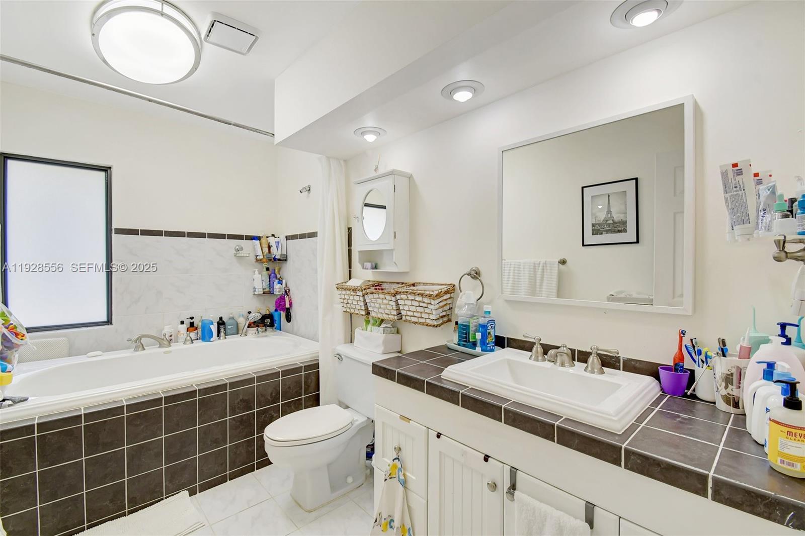 SKY LAKE VILLAS FIRST ADD - Residential