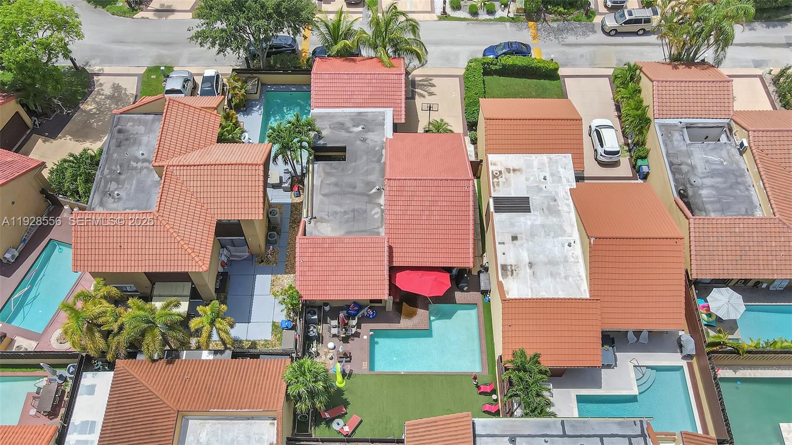 SKY LAKE VILLAS FIRST ADD - Residential