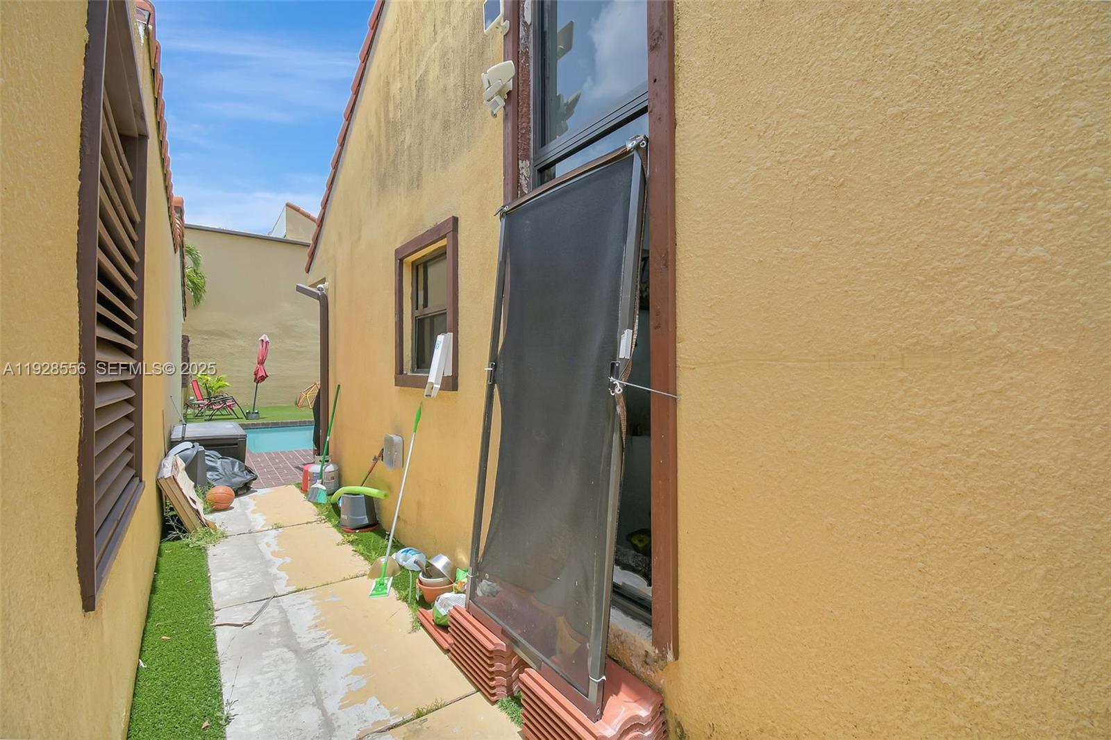 SKY LAKE VILLAS FIRST ADD - Residential