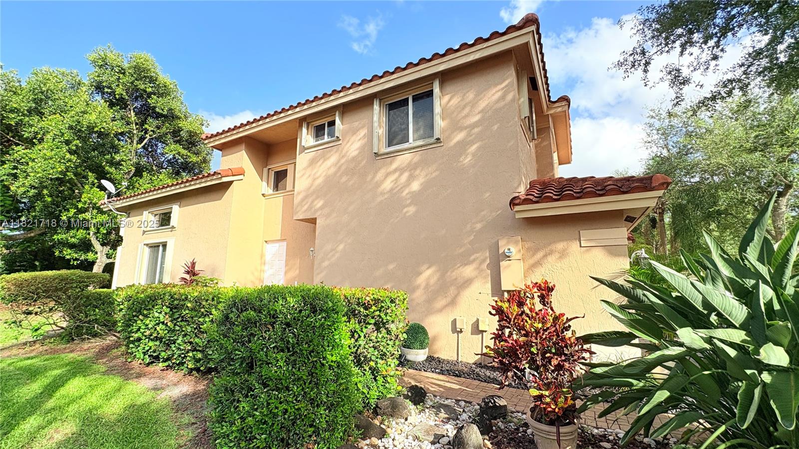 5729 NW 125th Ave