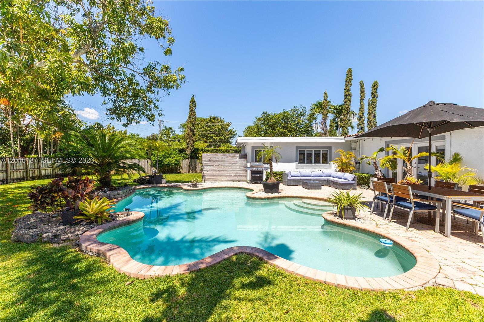2010 Alamanda Dr