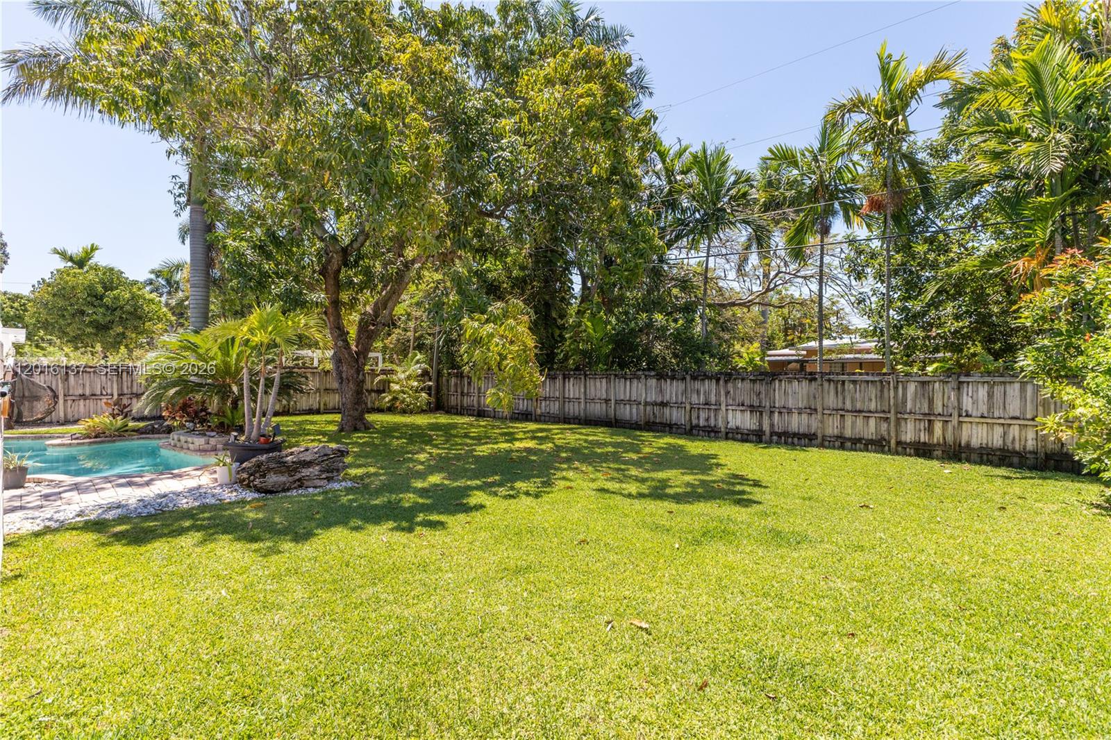 2010 Alamanda Dr