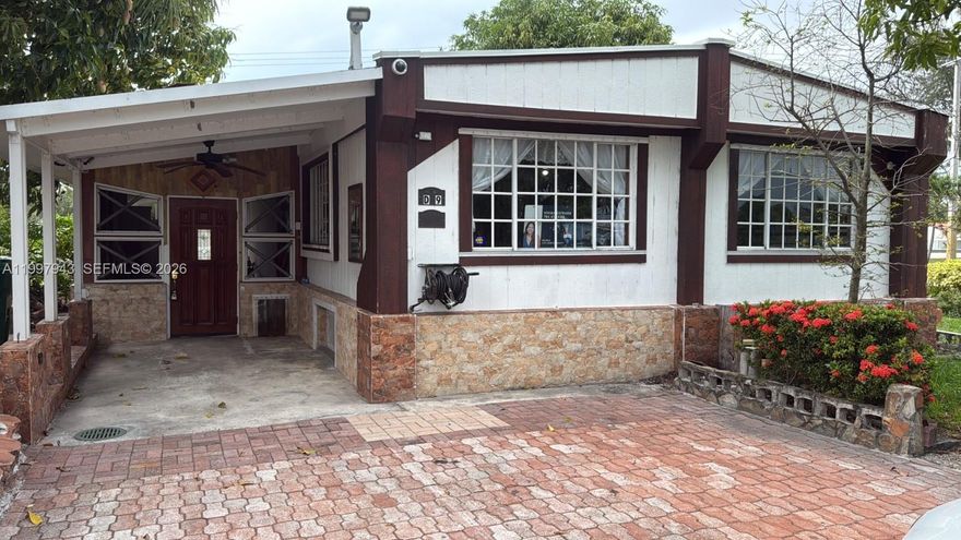 Spacious Double-Wide in Haven Lake, Miramar This corner unit has everything you need-an open kitchen, all-tile floors, and tons of parking. It also features a screened porch, in-unit washer and dryer, and plenty of space to spread out. Located in the friendly Haven Lake community!