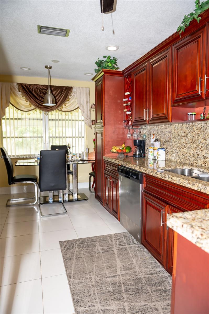 OAKLAND ESTATES 4TH SEC - Residential