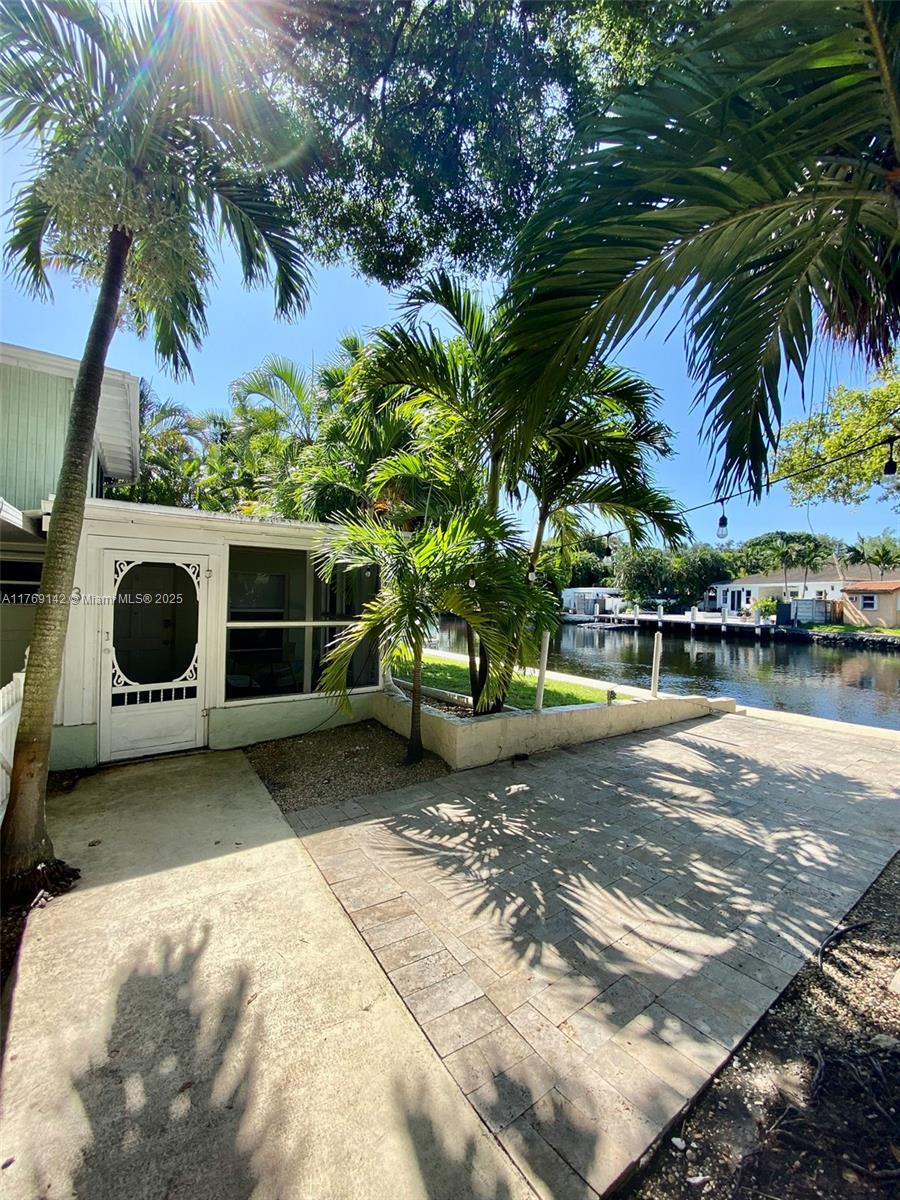 Rental Property at 1310 Ne 30th St 3, Oakland Park, Miami-Dade County, Florida - Bedrooms: 1 
Bathrooms: 1  - $2,000 MO.