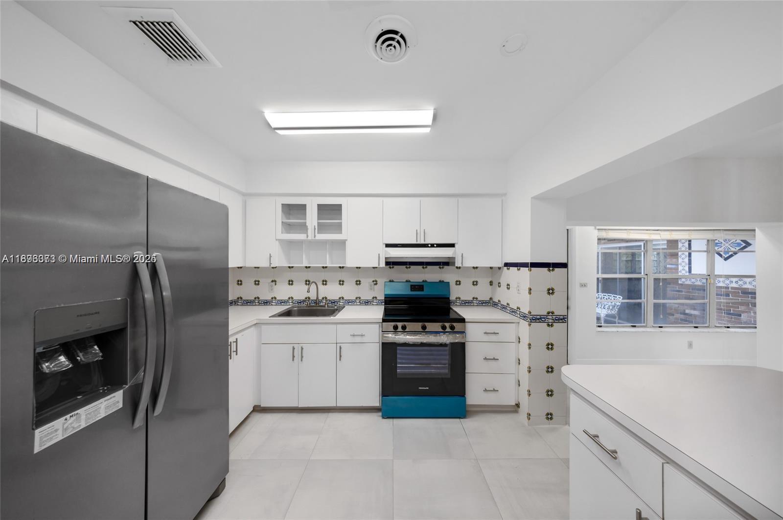 3600 SW 26th St