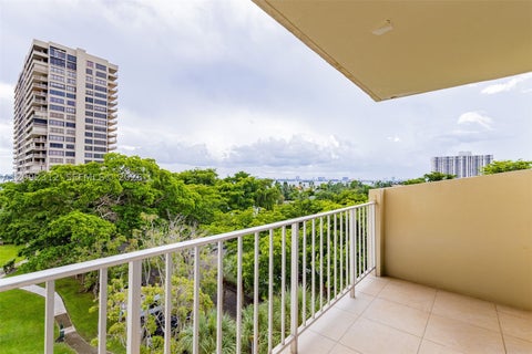 Photo of 11111 Biscayne Blvd #6B, Miami, FL 33181 (MLS # A12092312)