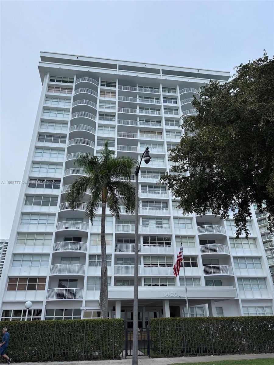 1420 Brickell Bay Dr 306D